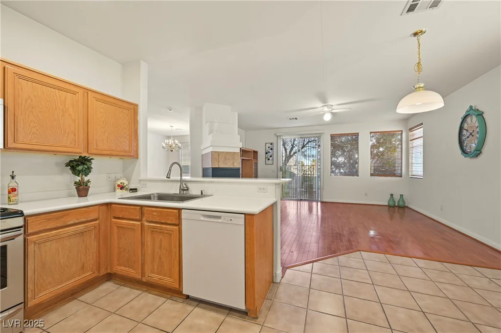 1712 Warrenville, Las Vegas, NV 89117