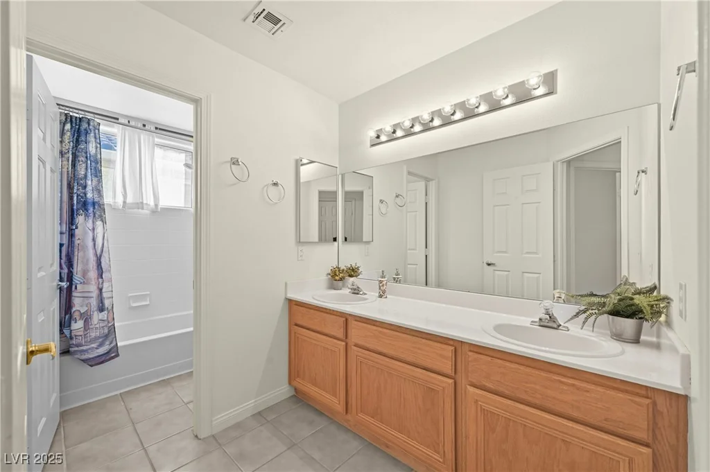1712 Warrenville, Las Vegas, NV 89117