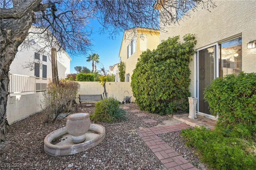 1712 Warrenville, Las Vegas, NV 89117