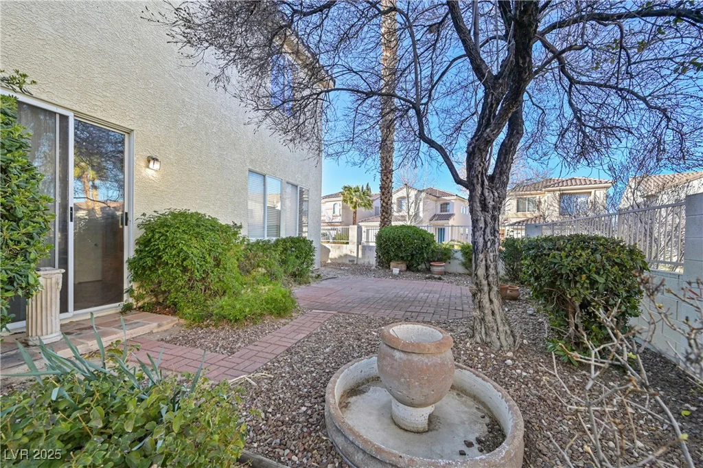 1712 Warrenville, Las Vegas, NV 89117