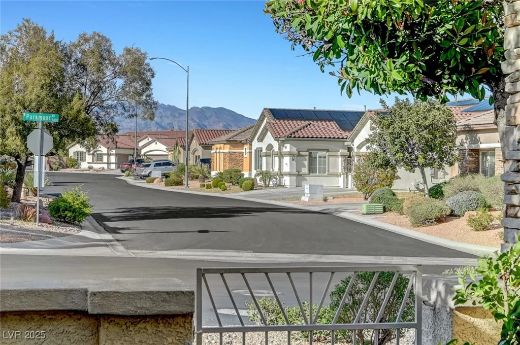9485 Parkmoor, Las Vegas, NV 89149