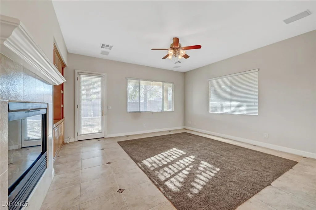 9485 Parkmoor, Las Vegas, NV 89149