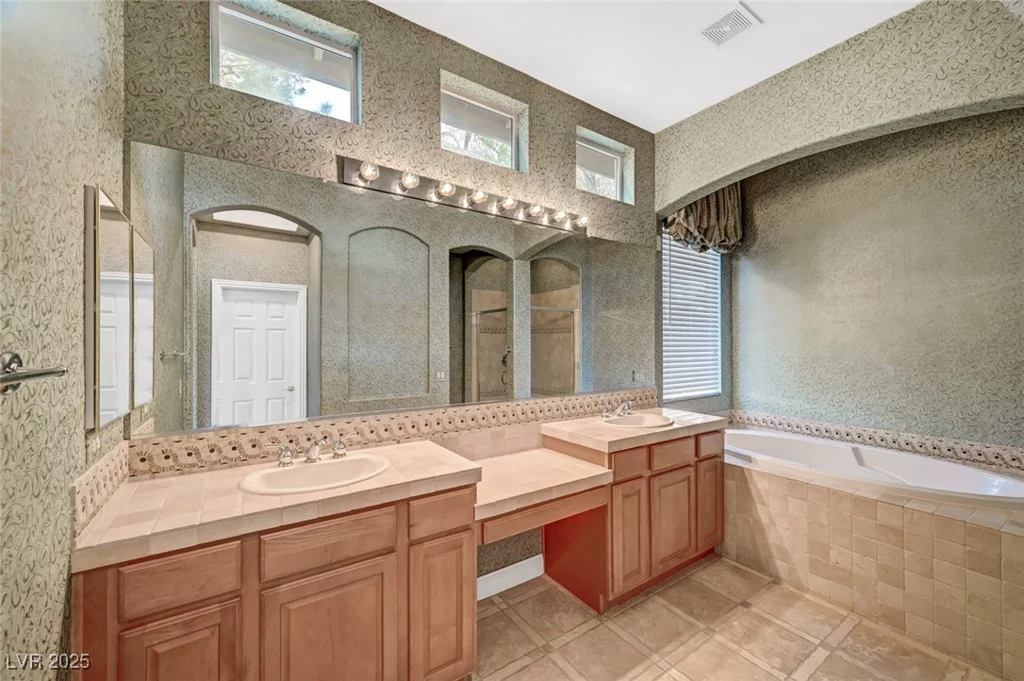 9485 Parkmoor, Las Vegas, NV 89149