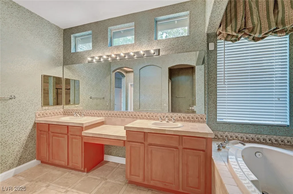 9485 Parkmoor, Las Vegas, NV 89149