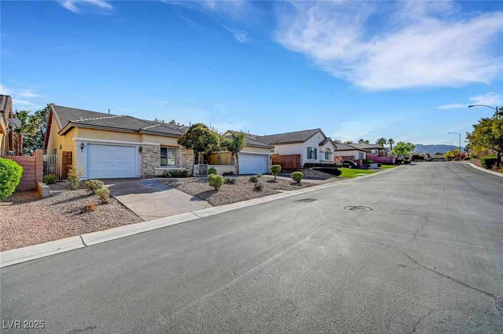 9485 Parkmoor, Las Vegas, NV 89149