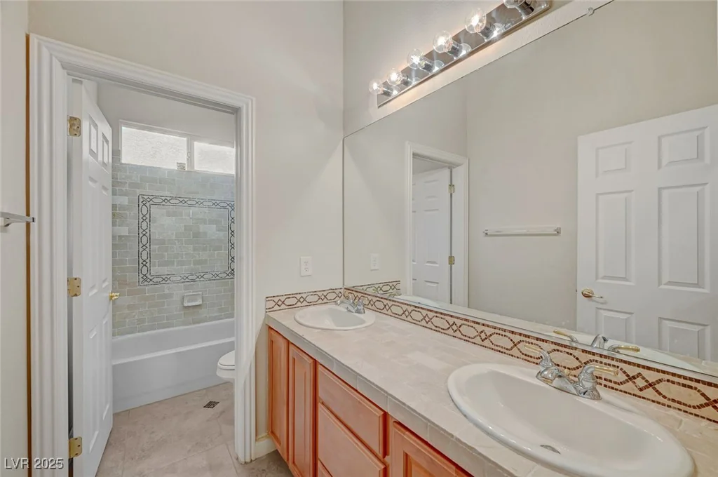 9485 Parkmoor, Las Vegas, NV 89149