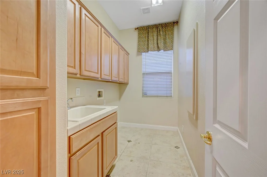 9485 Parkmoor, Las Vegas, NV 89149