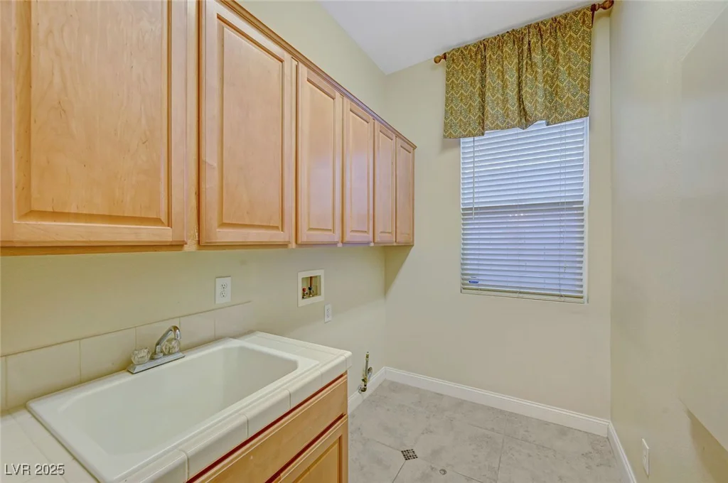 9485 Parkmoor, Las Vegas, NV 89149