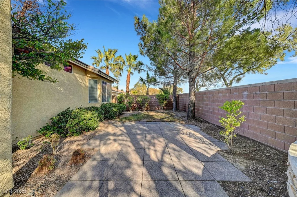 9485 Parkmoor, Las Vegas, NV 89149