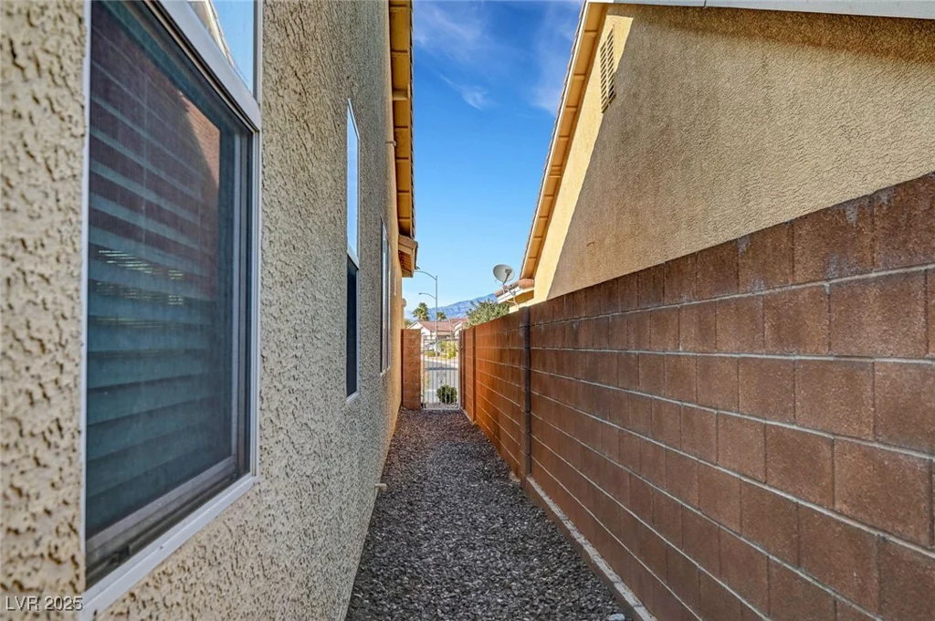 9485 Parkmoor, Las Vegas, NV 89149