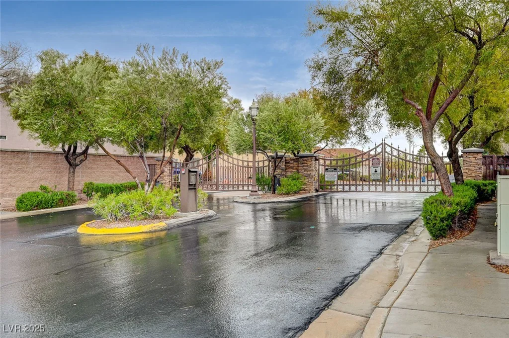 9485 Parkmoor, Las Vegas, NV 89149