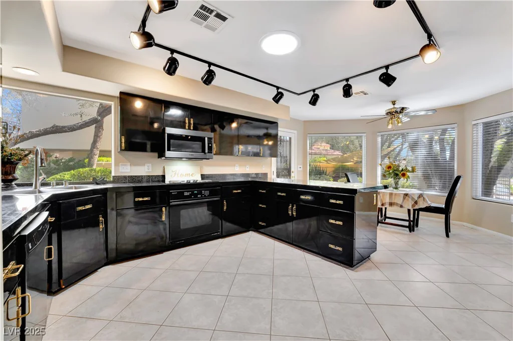 7608 Painted Dunes, Las Vegas, NV 89149