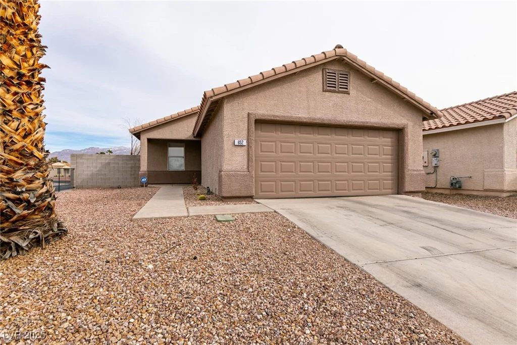 652 Carlos Julio, North Las Vegas, NV 89031