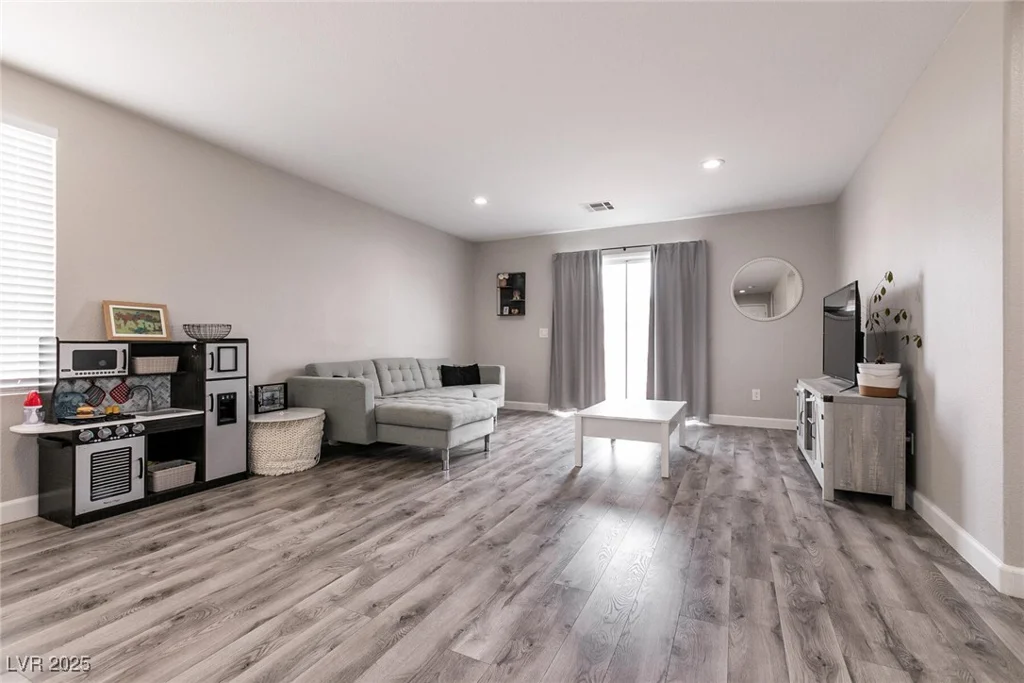 652 Carlos Julio, North Las Vegas, NV 89031