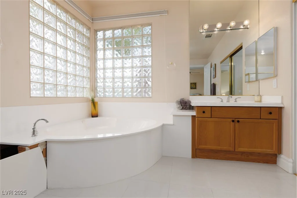 21 Ocean Harbour, Las Vegas, NV 89148