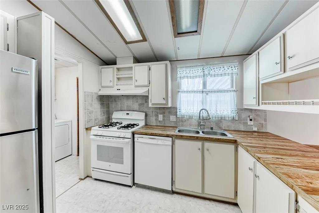 3011 Gavilan, Las Vegas, NV 89122
