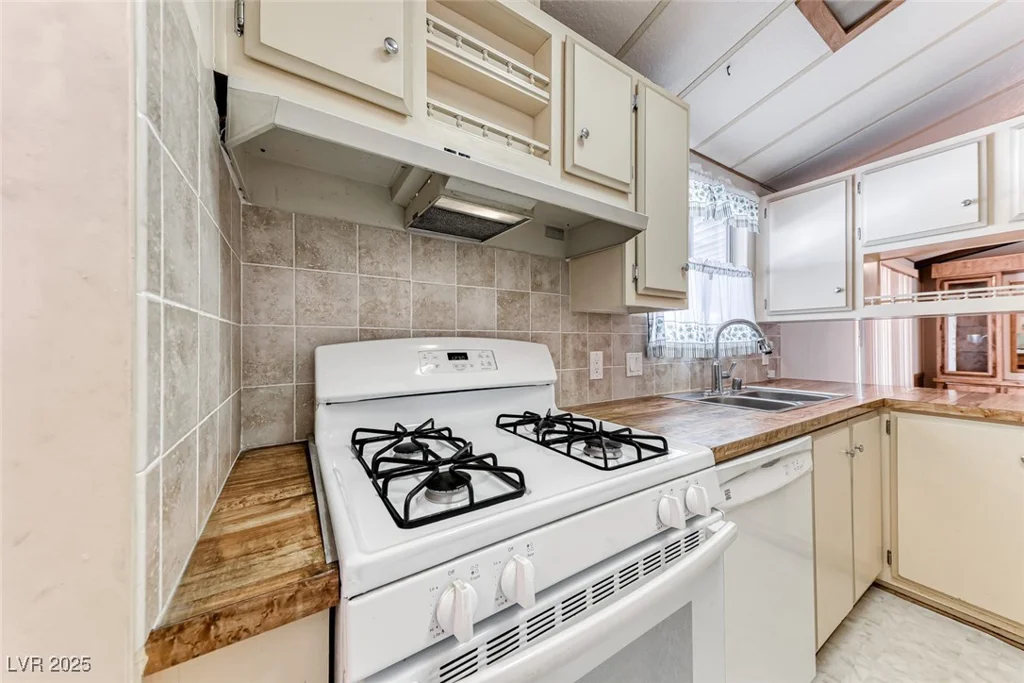 3011 Gavilan, Las Vegas, NV 89122