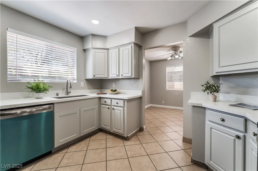 3151 Soaring Gulls, Las Vegas, NV 89128