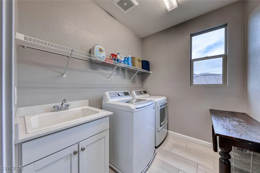 940 Riverlawn, Las Vegas, NV 89138