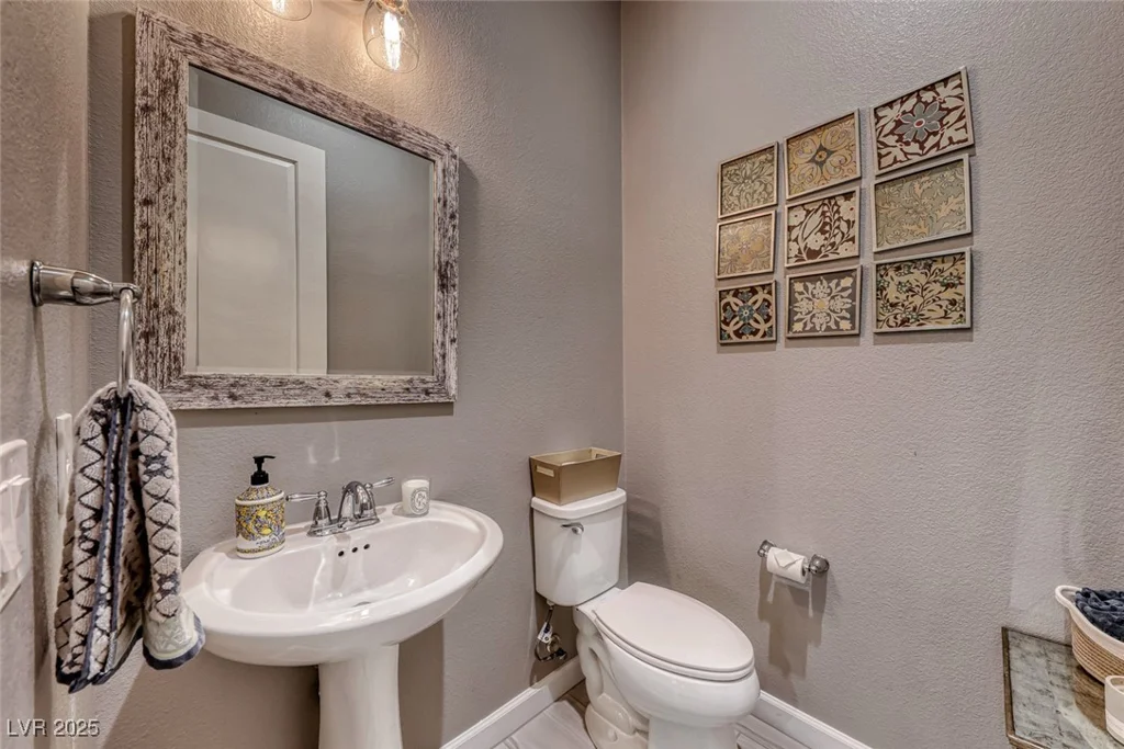 940 Riverlawn, Las Vegas, NV 89138