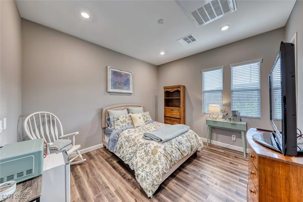 940 Riverlawn, Las Vegas, NV 89138