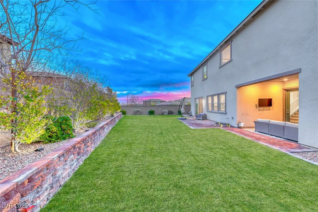 940 Riverlawn, Las Vegas, NV 89138