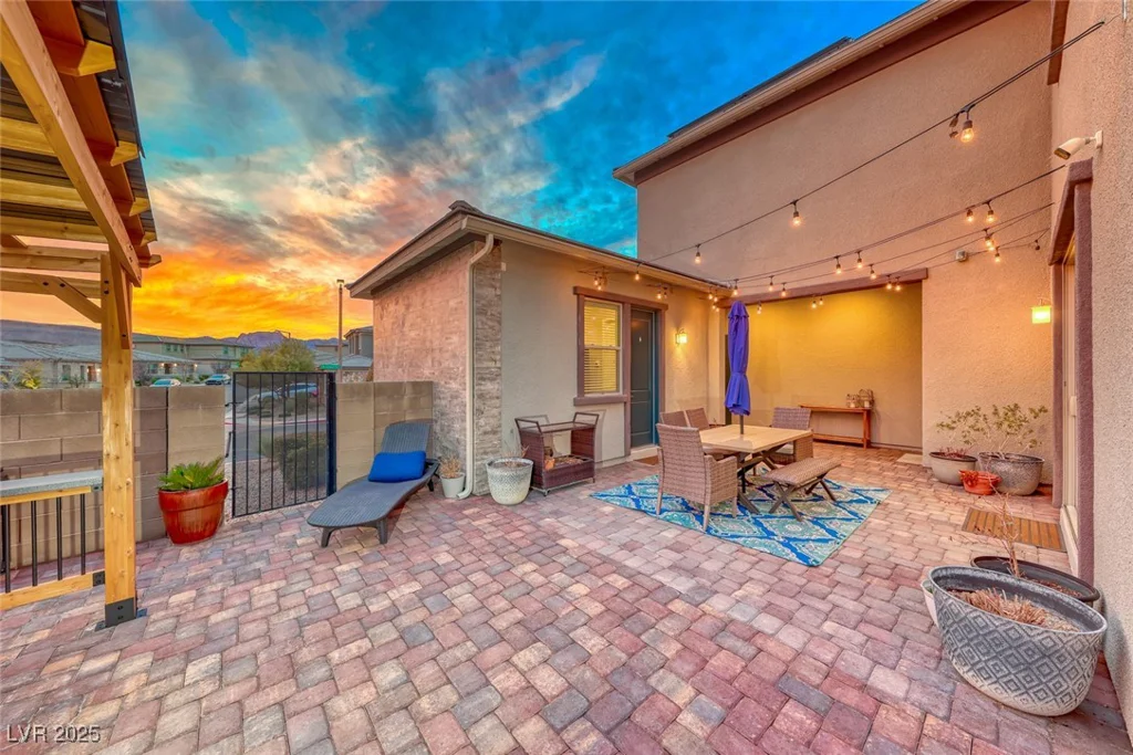 940 Riverlawn, Las Vegas, NV 89138