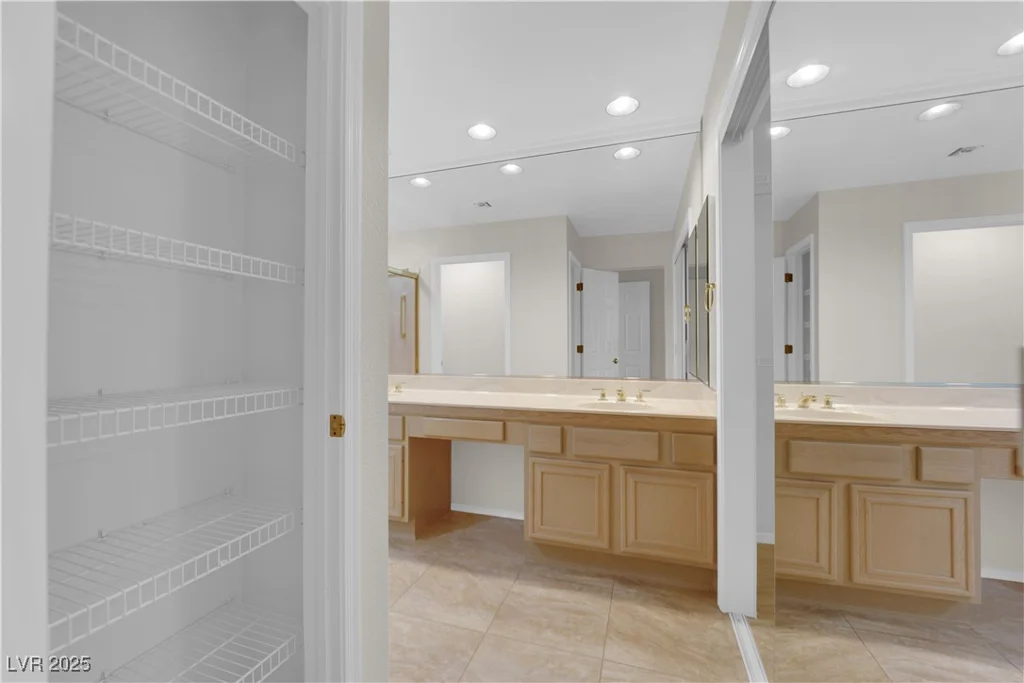 9013 Litchfield, Las Vegas, NV 89134