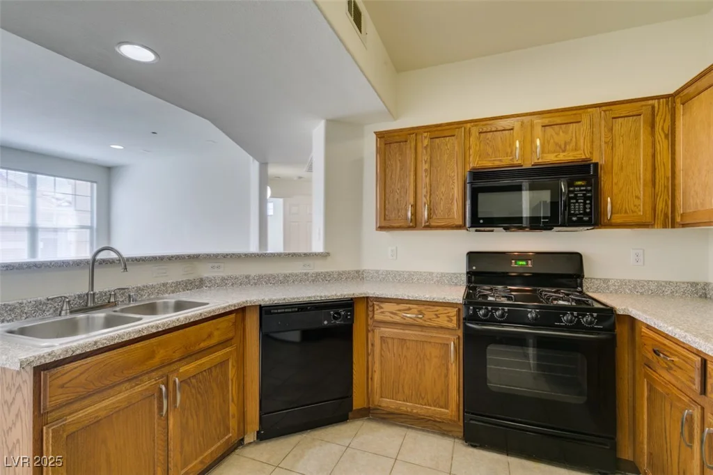 5855 Valley, North Las Vegas, NV 89031