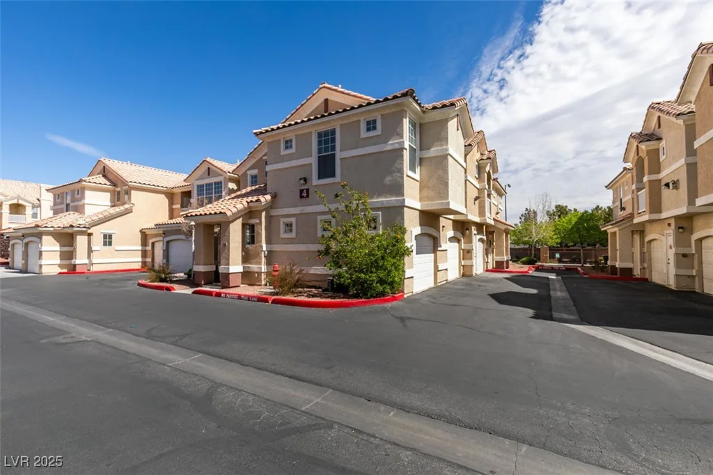 5855 Valley, North Las Vegas, NV 89031