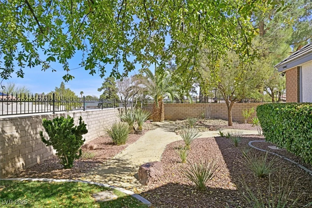 3111 Coachlight, Las Vegas, NV 89117