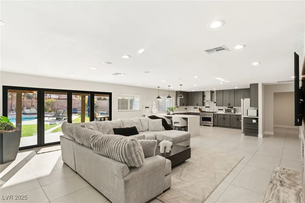 6975 Darby, Las Vegas, NV 89117
