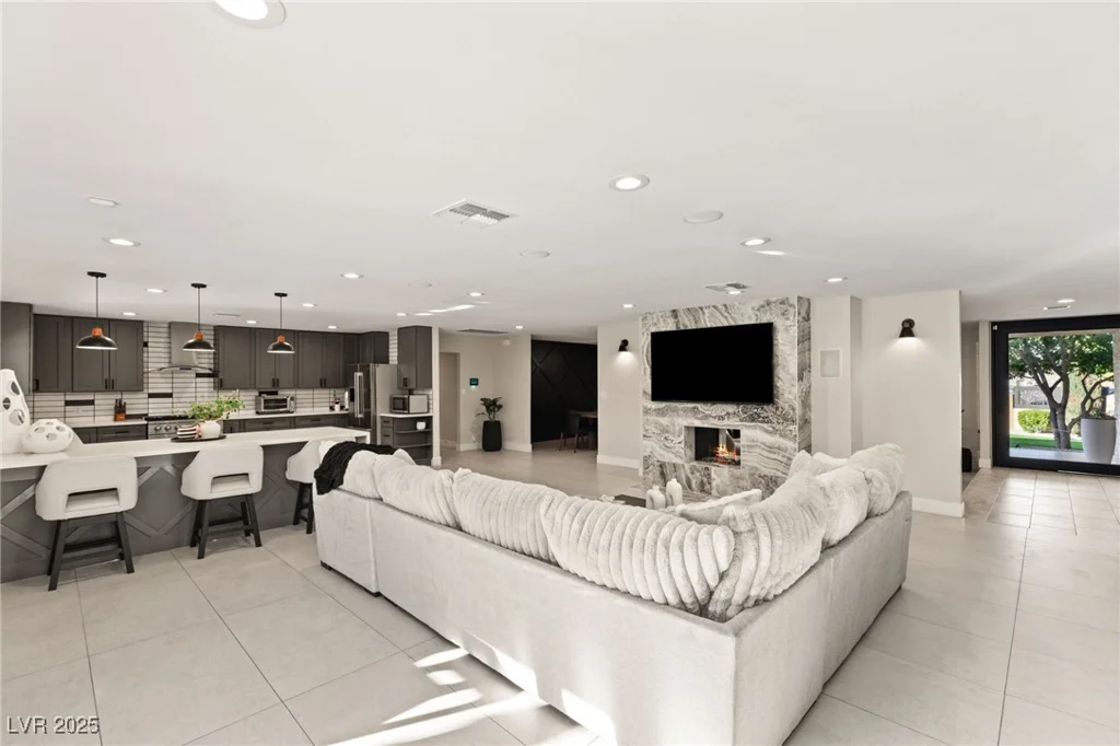 6975 Darby, Las Vegas, NV 89117