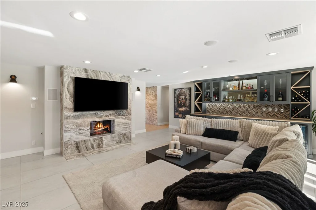 6975 Darby, Las Vegas, NV 89117