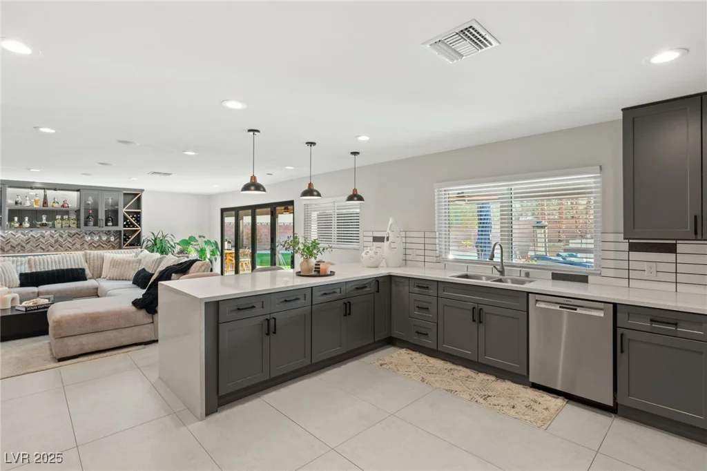 6975 Darby, Las Vegas, NV 89117