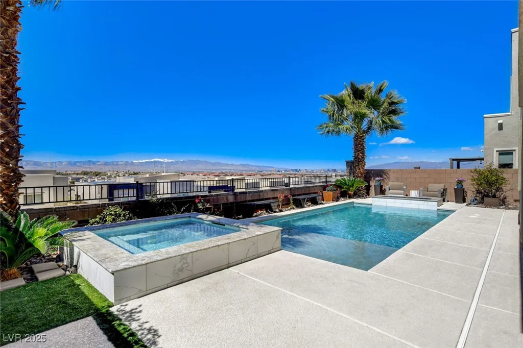 795 Glistening Light, Henderson, NV 89052