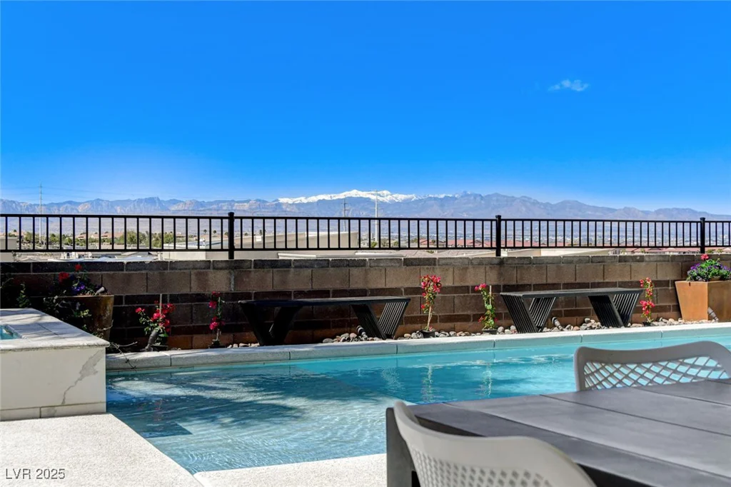 795 Glistening Light, Henderson, NV 89052