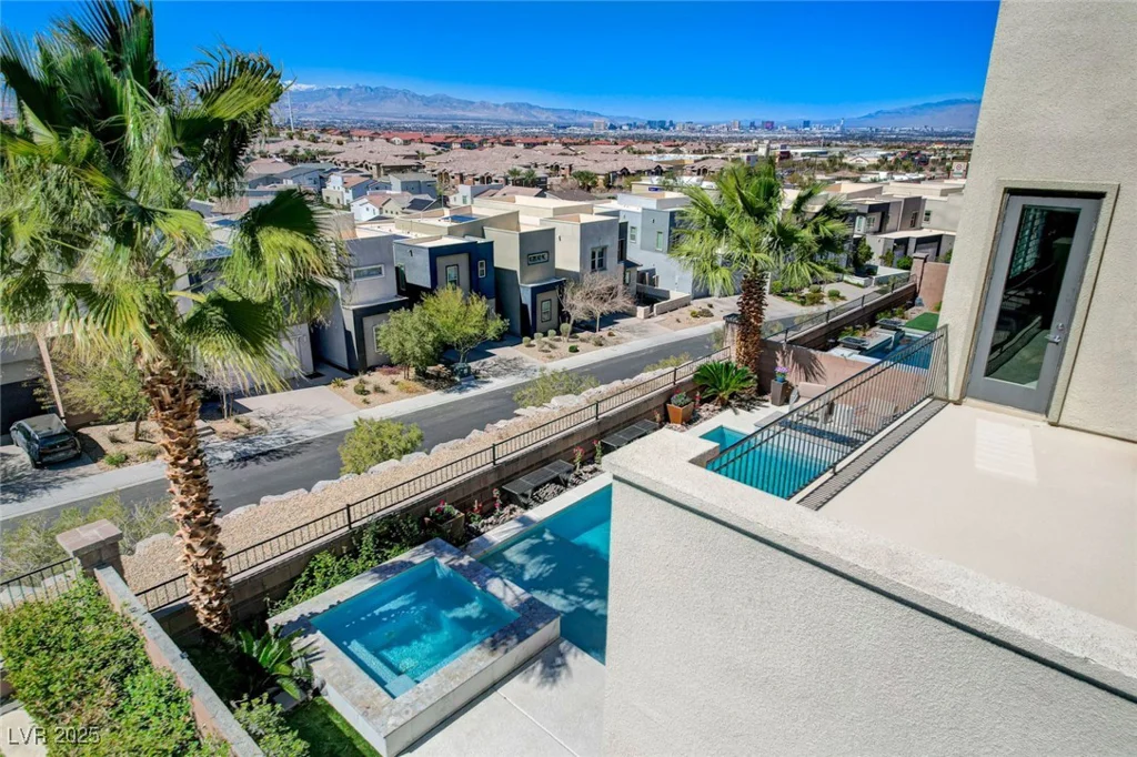 795 Glistening Light, Henderson, NV 89052