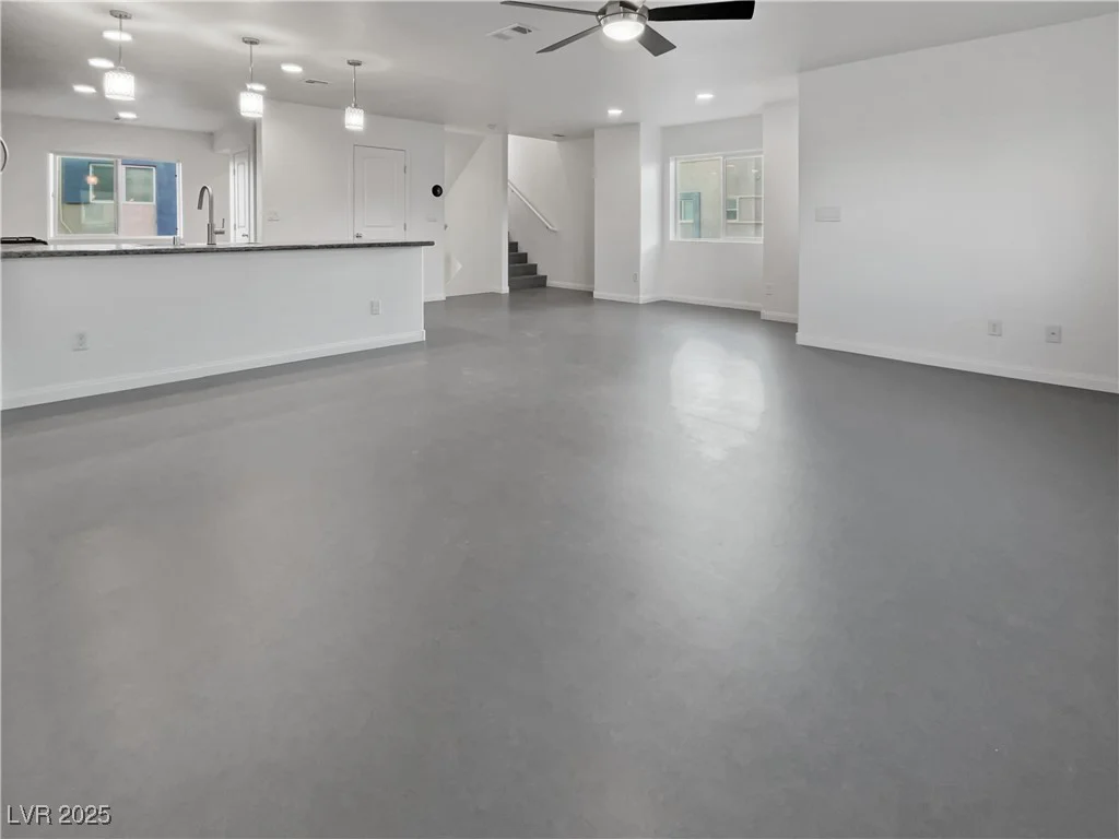 10537 Headwind, Las Vegas, NV 89129