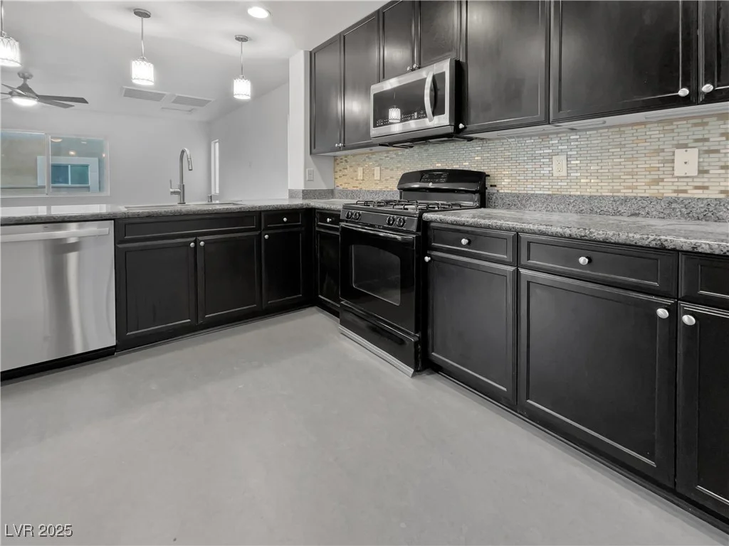 10537 Headwind, Las Vegas, NV 89129