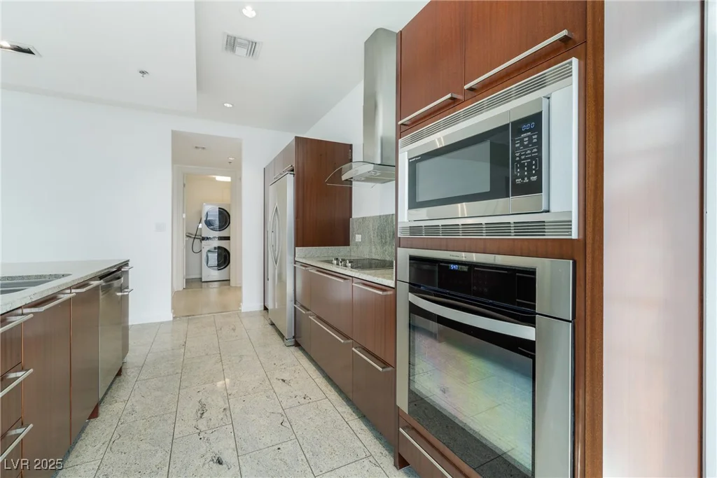 4471 Dean Martin, Las Vegas, NV 89103