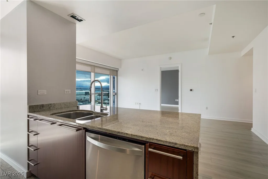 4471 Dean Martin, Las Vegas, NV 89103