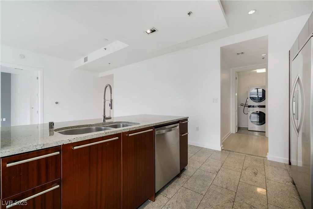 4471 Dean Martin, Las Vegas, NV 89103
