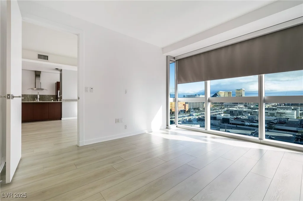 4471 Dean Martin, Las Vegas, NV 89103