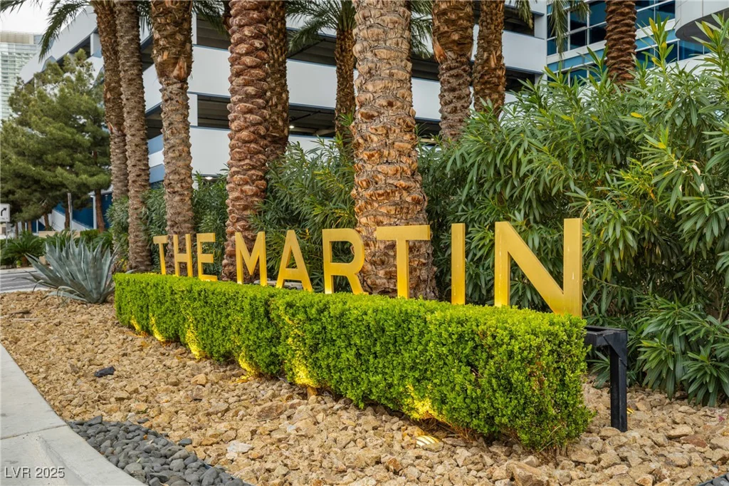4471 Dean Martin, Las Vegas, NV 89103