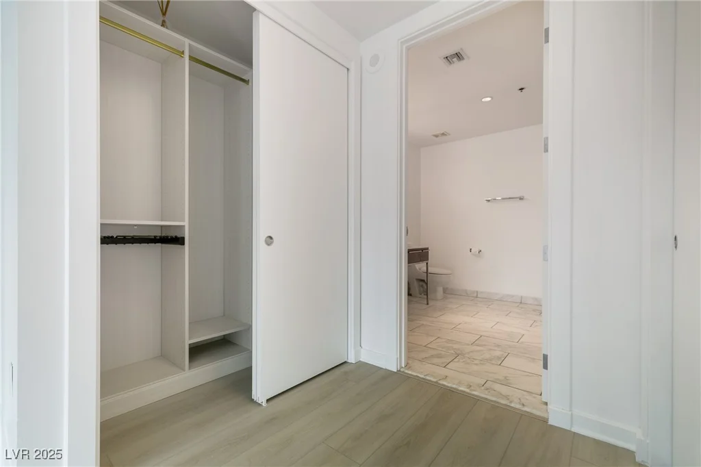 4471 Dean Martin, Las Vegas, NV 89103