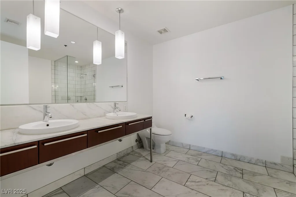 4471 Dean Martin, Las Vegas, NV 89103