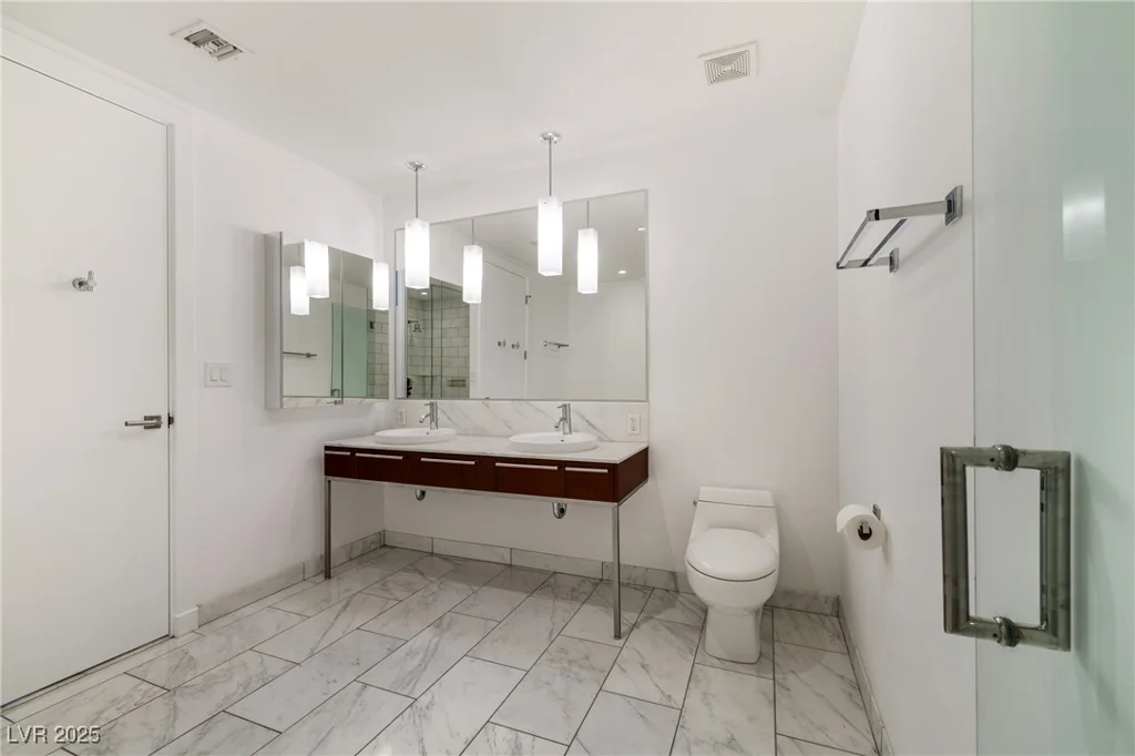 4471 Dean Martin, Las Vegas, NV 89103