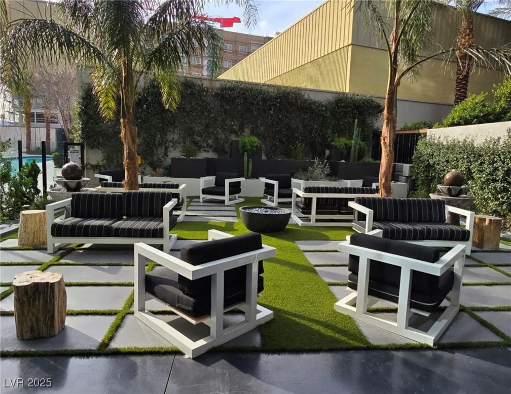 4471 Dean Martin, Las Vegas, NV 89103