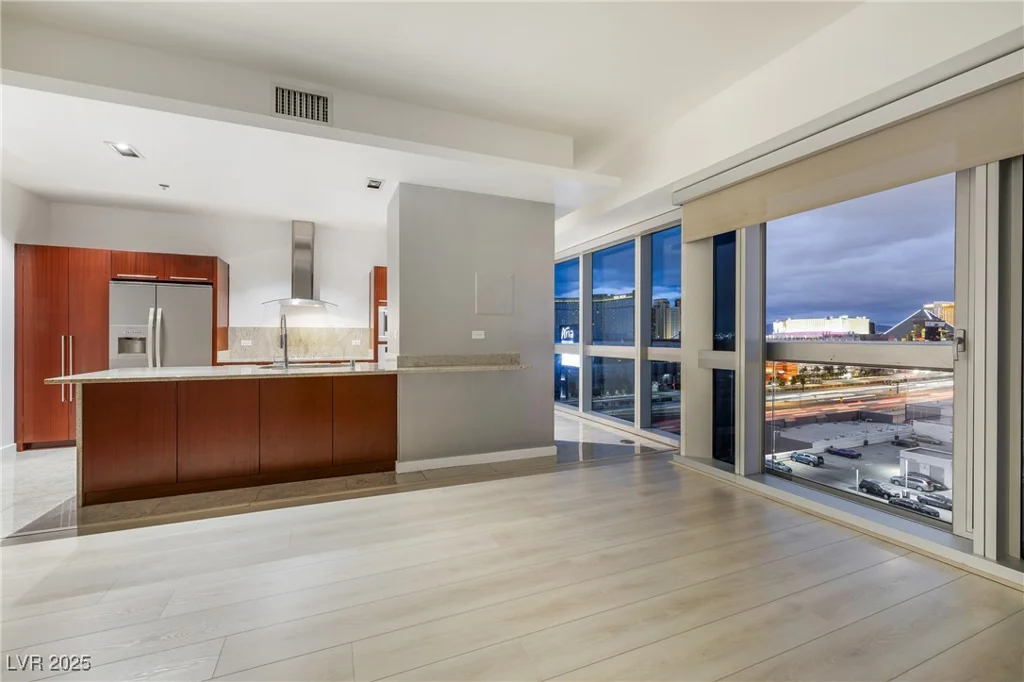 4471 Dean Martin, Las Vegas, NV 89103